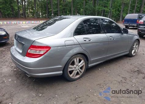 2008 Mercedes-Benz C 300 Luxury/Sport z USA, uszkodzony, nr VIN WDDGF54X68R012183